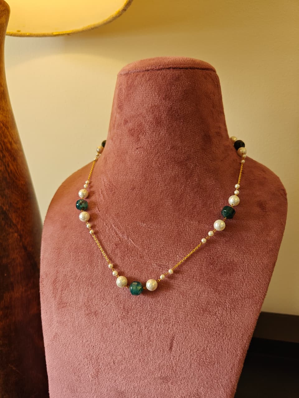 Green Beads and Pearl Necklace in Gold Polished 925 Silver